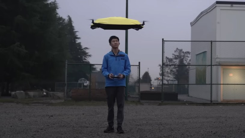 I Build Stuff wasn't the first to come up with the idea of ​​an umbrella drone.  In 2018, a similar solution was presented by the magician Moulla /I Build Stuff /YouTube