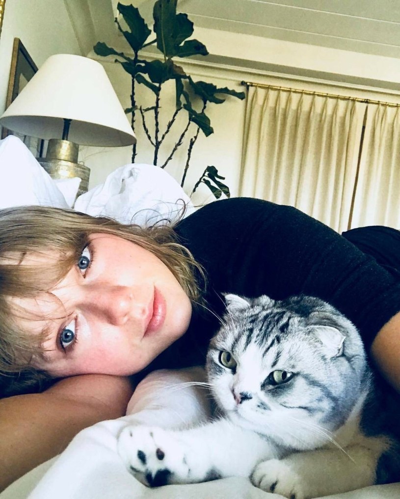 Taylor Swift in the company of Meredith the cat (2018) /0000003/Reporter /East News