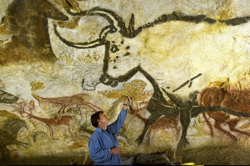 Paintings from the Lascaux cave in France during renovation /PHILIPPE PSAILA/Science Photo Library /East News