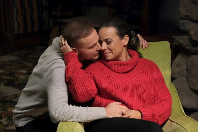 Without a word, Budzyński will hug his wife and kiss her tenderly /Source: AIM