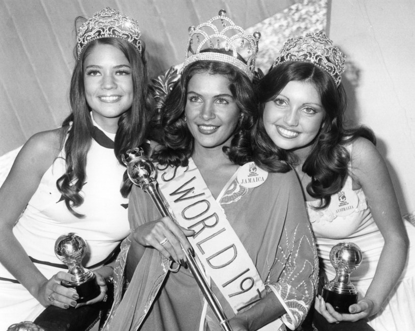 Cindy Breakspeare (in the middle) became Miss World in 1976 /Central Press /Getty Images