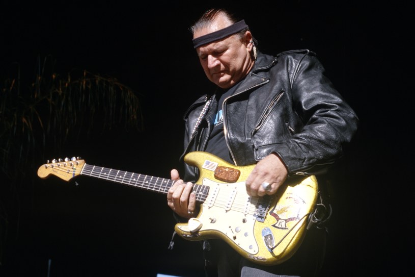 Dick Dale during one of the concerts /Tim Mosenfelder /Getty Images