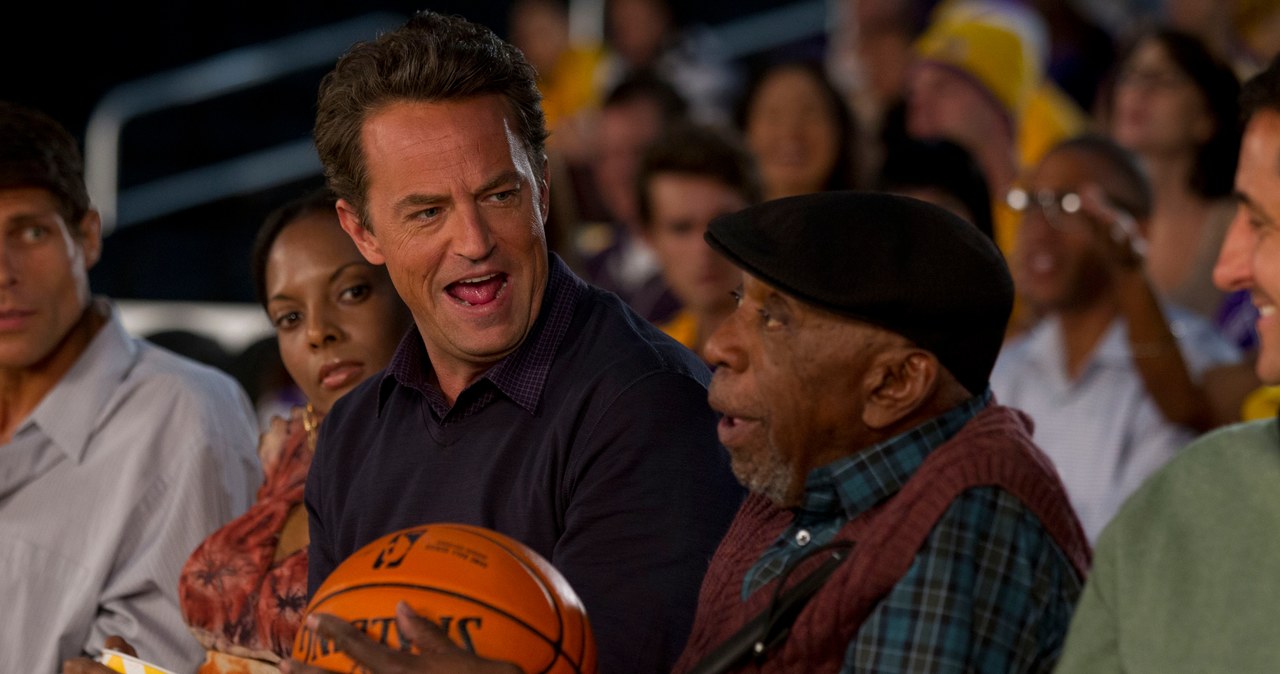 Bill Cobbs with Matthew Perry in the series "Go On" / Justin Lubin/NBCU Photo Bank/NBCUniversal /Getty Images